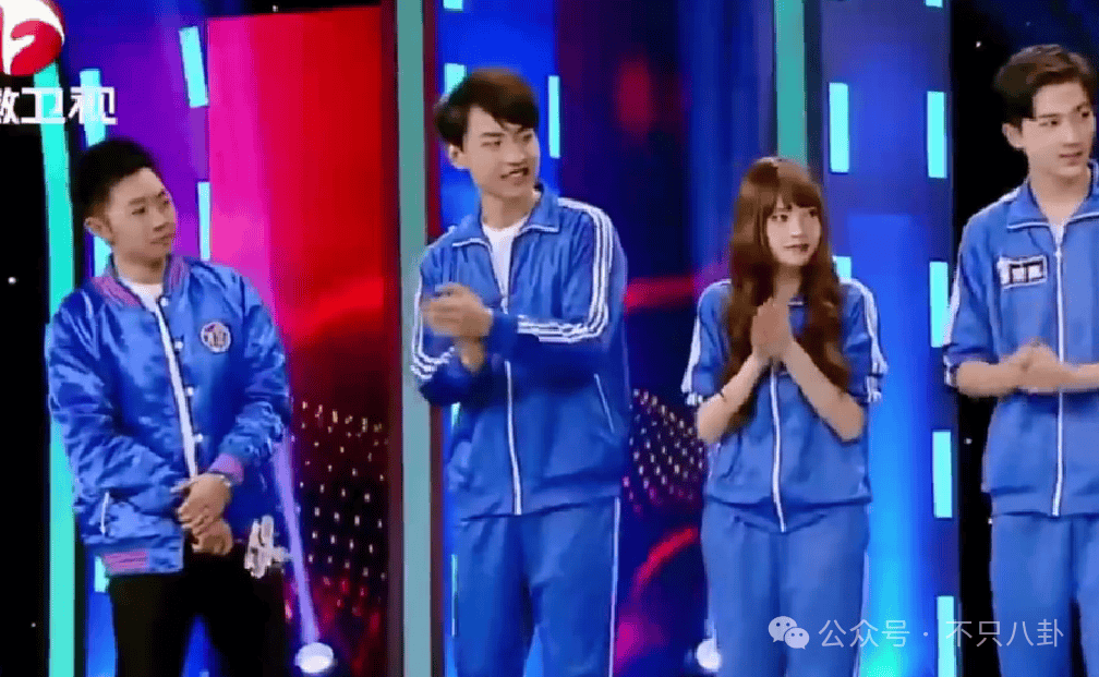 NBA篮球返水
_他俩没分手但被拍到吵架了NBA篮球返水
,吵得很凶......