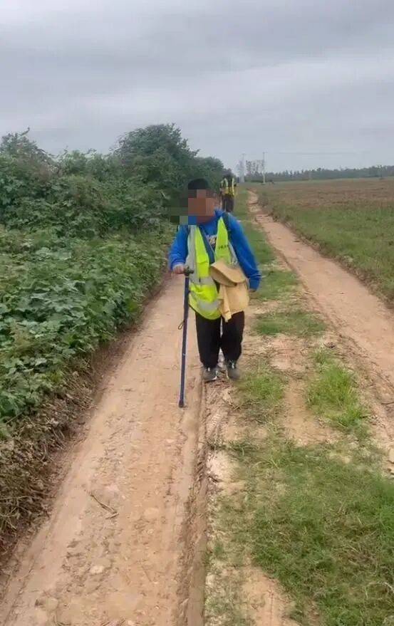 皇冠信用網哪里申请
_湖北一男子辞掉月薪2万元工作皇冠信用網哪里申请
，带9岁儿子徒步千里，计划60天走到山东……原因让人泪目