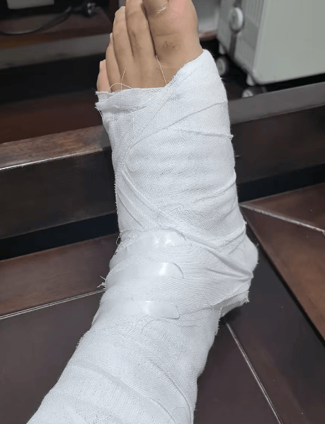 皇冠信用網最高占成
_诡异！浙江男子独自前往公墓皇冠信用網最高占成
，偷偷塞了一大笔钱！民警顺藤摸瓜还搜出了假发、人脸面具……