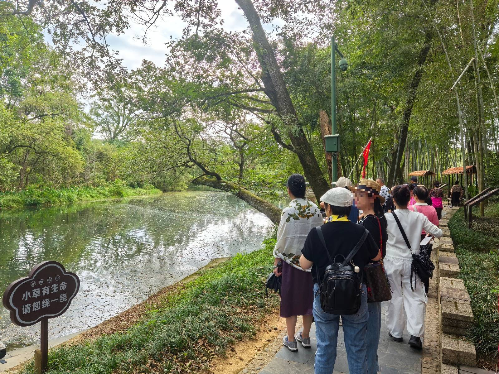 如何申请皇冠信用網
_7小时“铁腚”大巴游老年团全纪录：不在家里做饭如何申请皇冠信用網
，我出门就像打鸡血