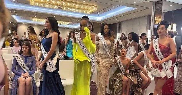 外围买球app十大平台
_不满总监辱骂墨西哥选手外围买球app十大平台
,2025环球小姐集体退赛,总监哭诉:我也是会受伤的普通人