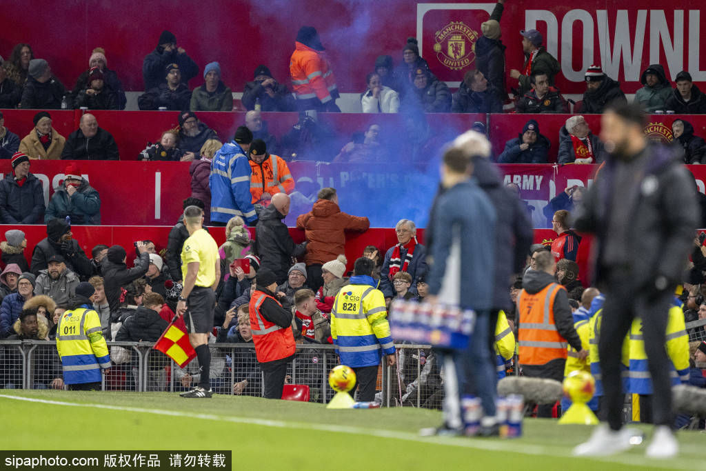 皇冠信用网结算日
_曼联输给埃弗顿：阿莫林的执教能力与阵容建设的挑战