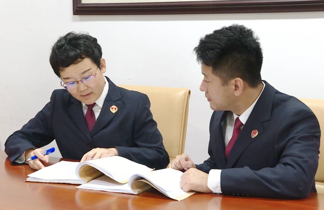 球员
_男子长期偷窥女室友球员
,把摄像头装进其卧室,犯非法侵入住宅罪!