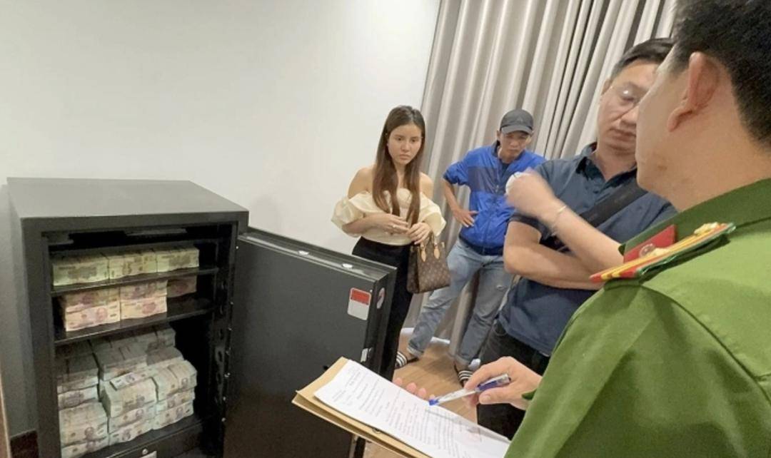 皇冠信用账号申请_越南特大卖淫案曝光：32岁前空姐伙同男友以餐厅为掩护皇冠信用账号申请，组织约200名女性卖淫，警方查获大量现金