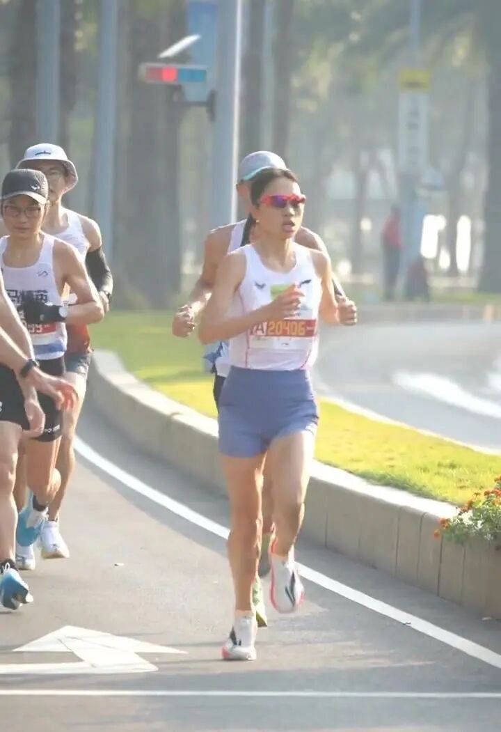 新西兰足球_“最快女护士”张水华再登领奖台：近50天5次参赛新西兰足球，获得超20万元奖金