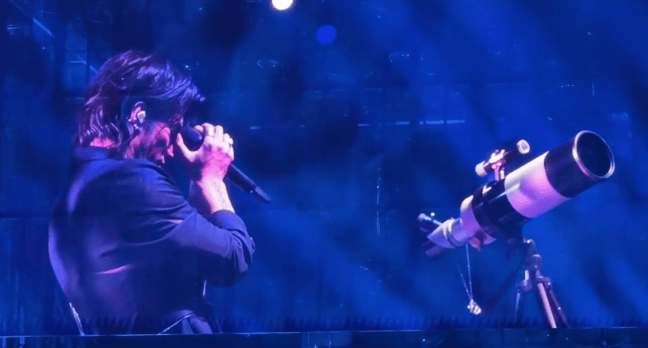 皇冠足球平台在哪里注册_言承旭演唱会上用流星项链缅怀大S皇冠足球平台在哪里注册！网友泪崩：道明寺想杉菜了