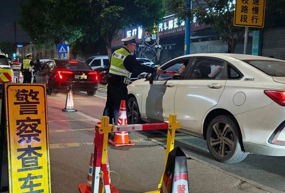 皇冠信用网账号注册_连摔6次皇冠信用网账号注册，抢救无效身亡！广东交警：将严查