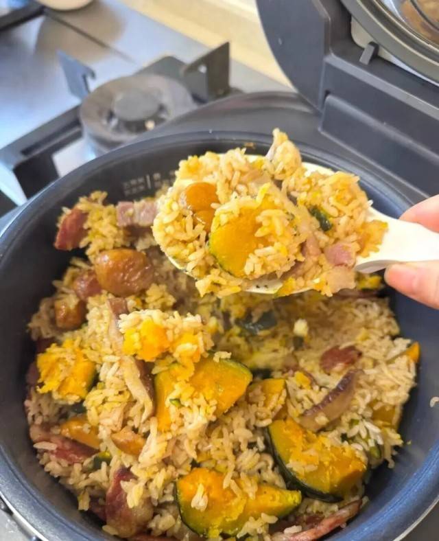 皇冠分红_“上了高速皇冠分红，发现全是聪明人”！还有人带了一锅饭……