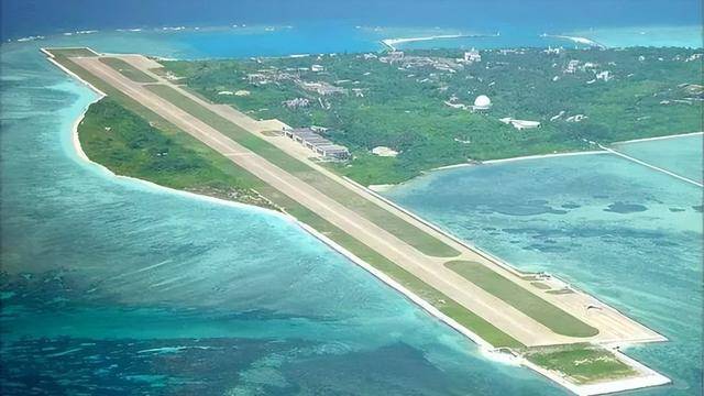 皇冠足球比分_菲律宾女议员强登我岛礁皇冠足球比分，低空俯视心凉了一大截，20多艘舰艇全包围