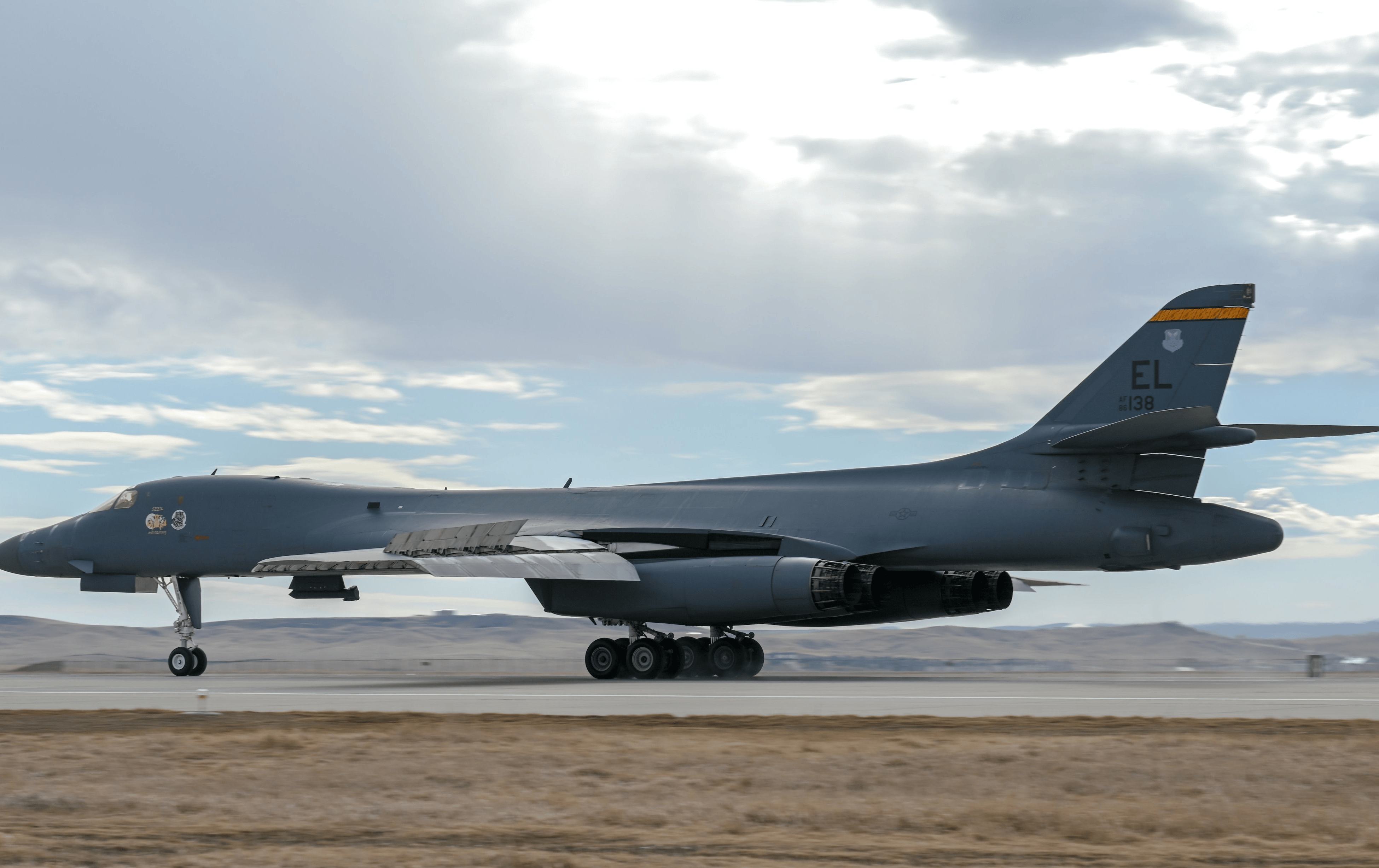 皇冠信用盘最高占成 _“灭国大轰炸”已开始：炸海水淡化厂皇冠信用盘最高占成 ，炸油库，伊朗进入艰难时刻