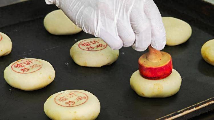 皇冠信用网在哪里开通_“炒鸡月饼”你吃过吗皇冠信用网在哪里开通？临沂一食品公司正赶制临沂炒鸡月饼