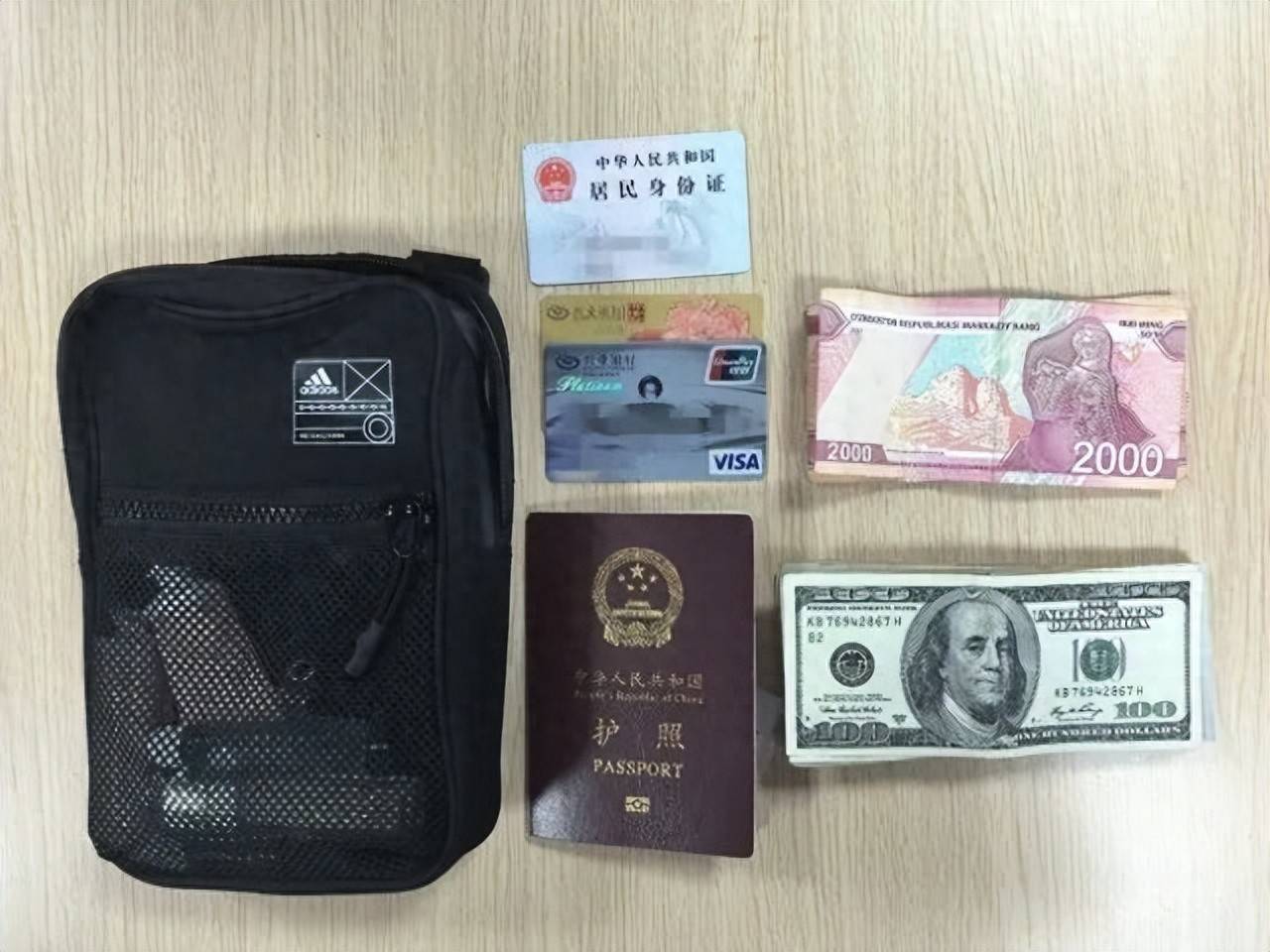 皇冠信用网代理流程_落地杭州机场后皇冠信用网代理流程,女子哭着打电话给丈夫:包不见了,恐怕要损失几十万元生意!濒临崩溃时,一通电话打了过来