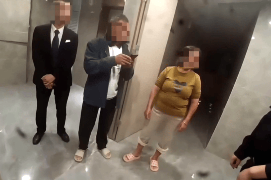 世界杯平台买球
_女子家门口快递屡屡丢失世界杯平台买球
,找到偷窃者反被指责“故意找茬”,结局大快人心……