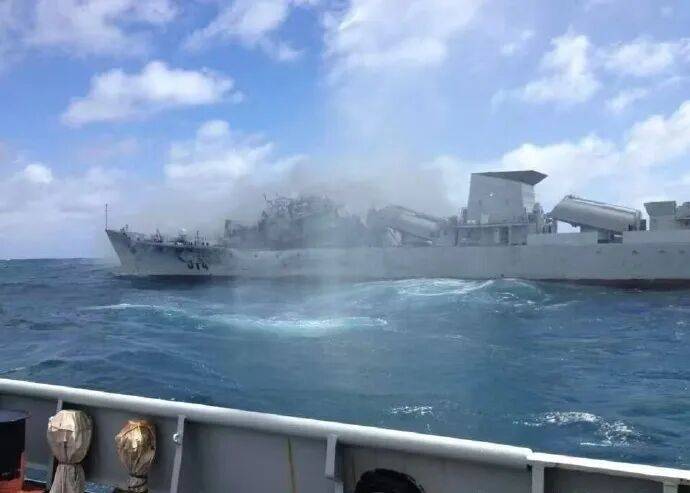 世界杯网络平台 _啥情况？中国海军821“太平湖”舰被我军主炮击沉世界杯网络平台 ！稀有军舰当靶船可惜吗？